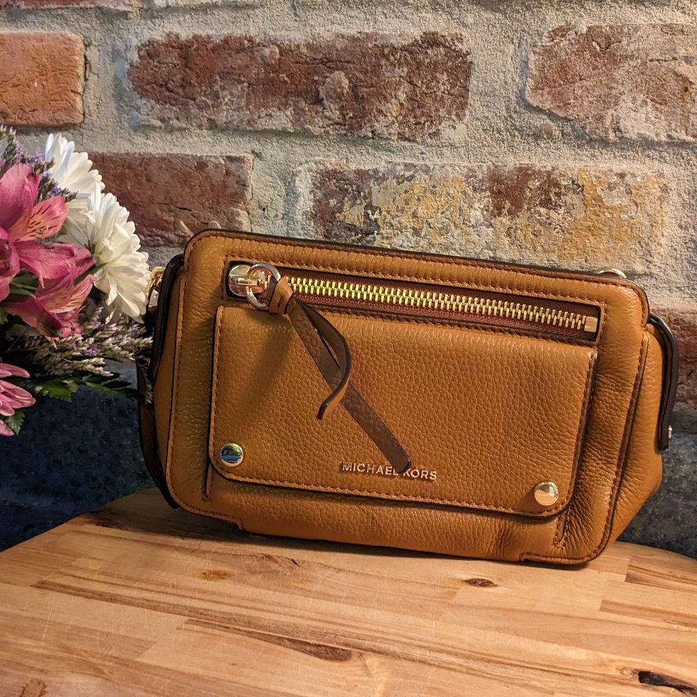 Authentic Michael Kors Tan Leather Crossbody Bag NWT